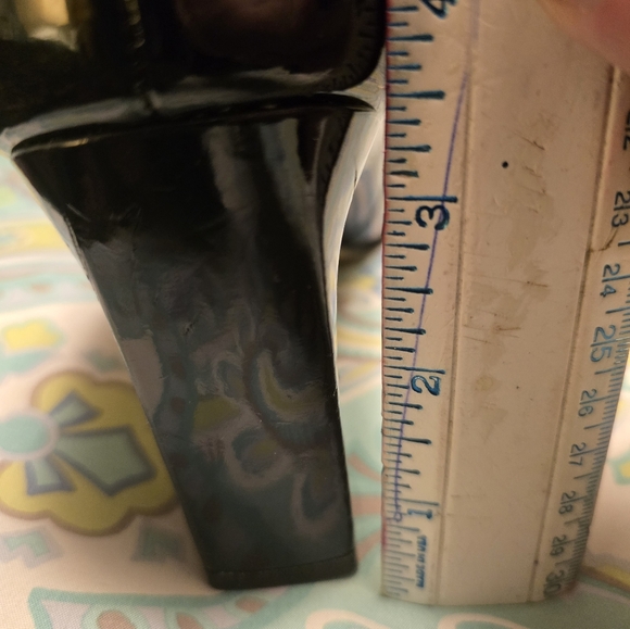 Anne Klein Navy Patent Leather Heel Size 9 - Picture 9 of 9